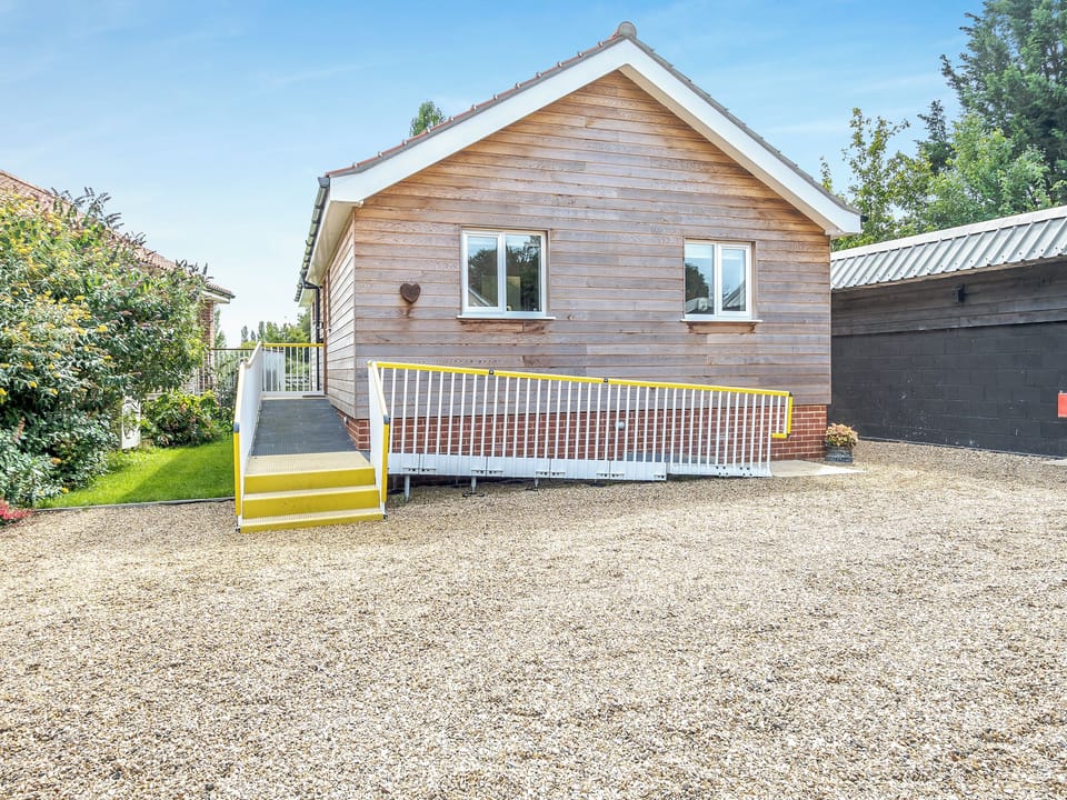 Exterior | Chestnut Lodge - Solar Rise Lodges, Old Buckenham