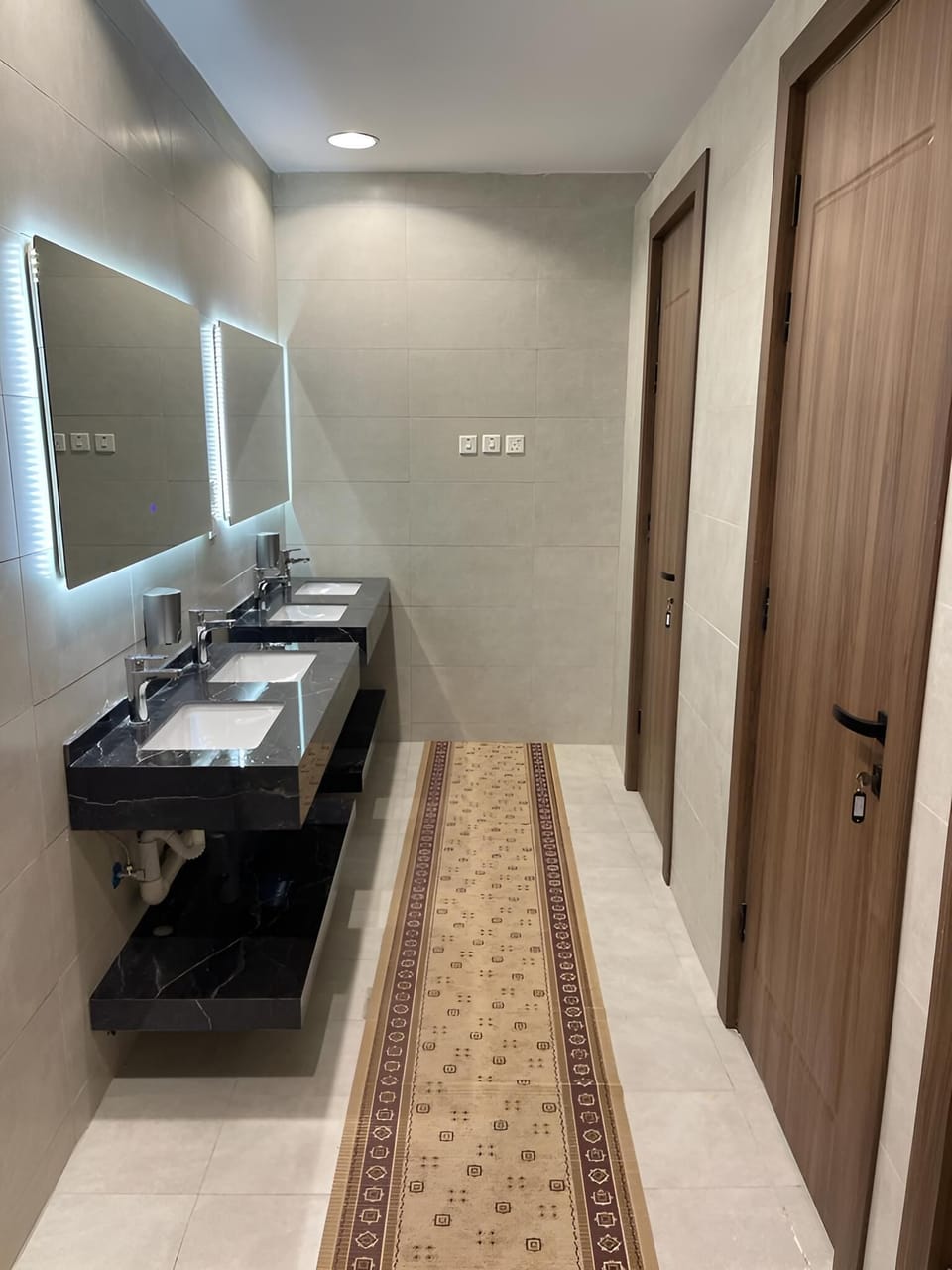 Basic Shared Dormitory | Bathroom | Shower, bidet, soap, shampoo