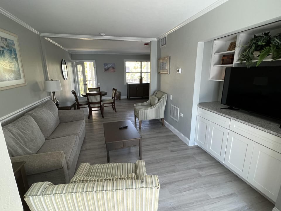 Lakeview Superior Two-Bedroom Suite image 9