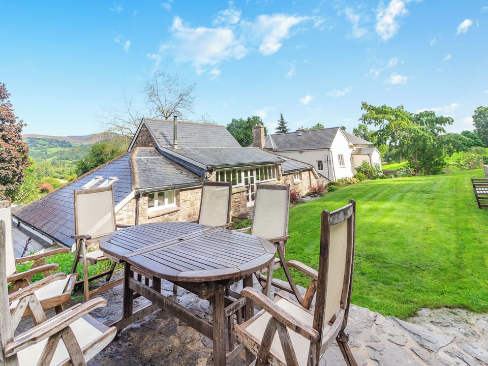 Sitting-out-area | The Coach House - Dan Y Graig, Crickhowell