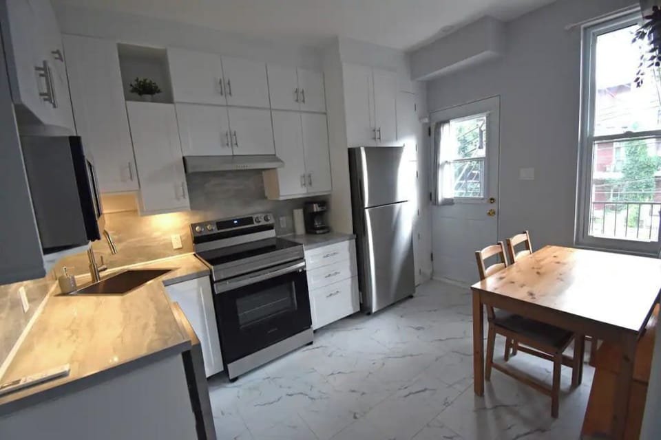 Beautiful kitchen, all stainless