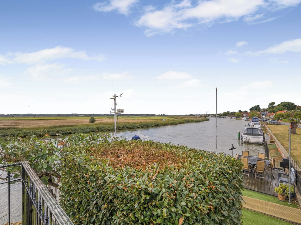 Balcony | Ship Cottage - Rose and Ship Cottage, Reedham