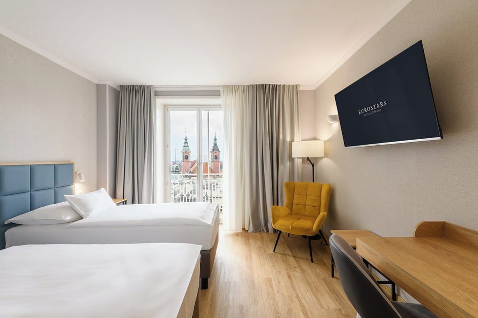 Hypo-allergenic bedding, minibar, in-room safe, desk