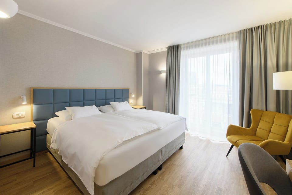 Hypo-allergenic bedding, minibar, in-room safe, desk