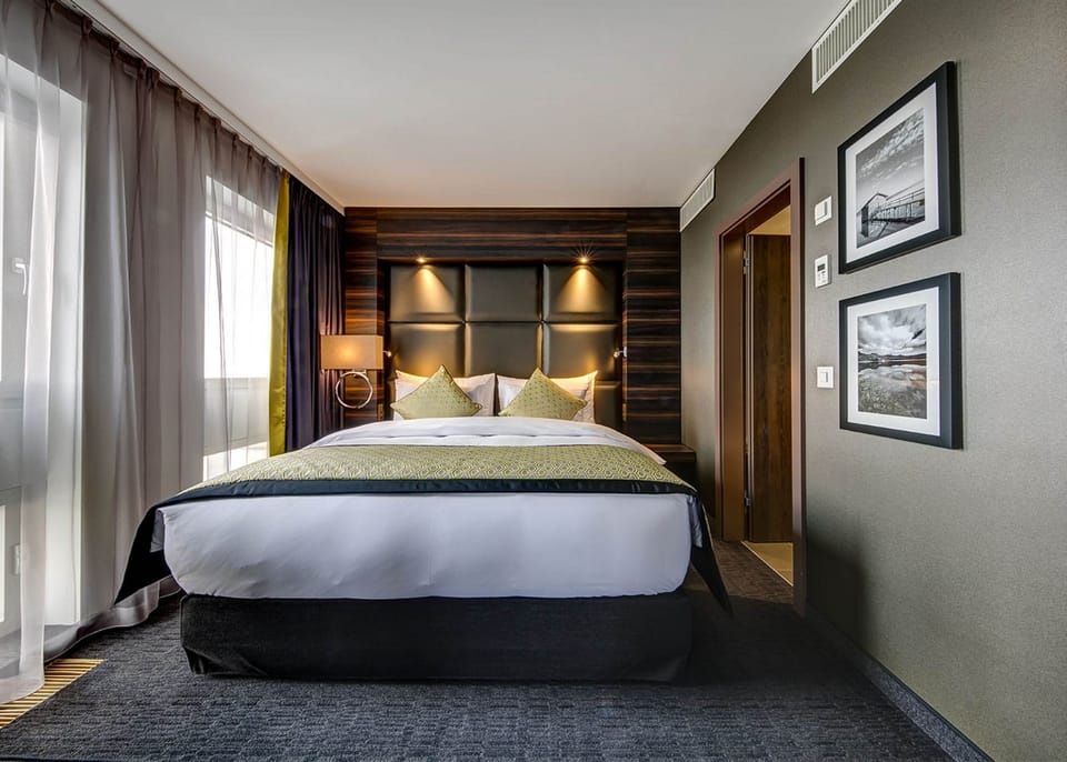 Minibar, in-room safe, desk, soundproofing