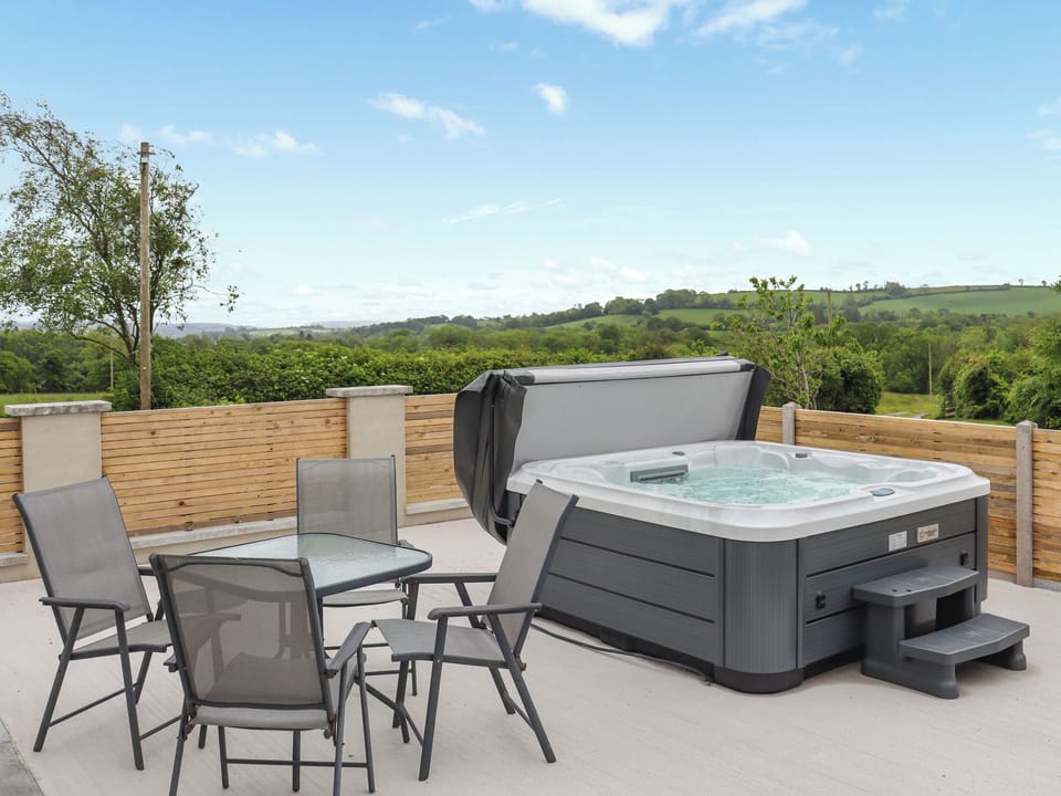 Hot tub | Carnau Mawr - Brynawelon Farm, Meidrim, near Carmarthen