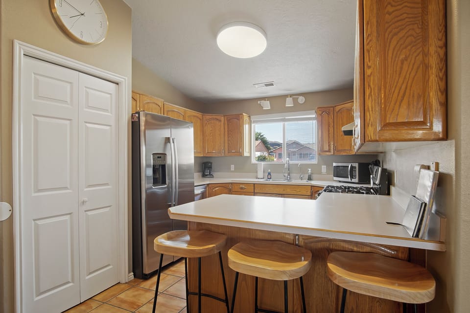 Kitchen bar top has 3 more seats