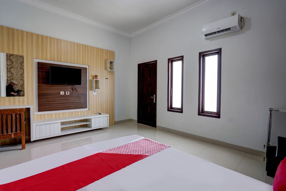 Standard Double Room | Desk, laptop workspace, WiFi (free), bed sheets