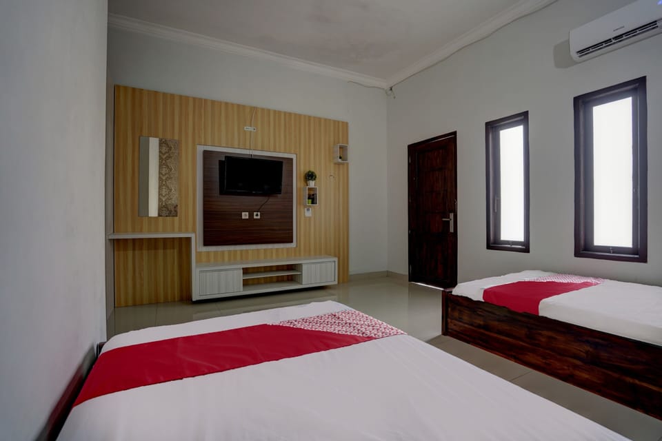Standard Double Room | Desk, laptop workspace, WiFi (free), bed sheets