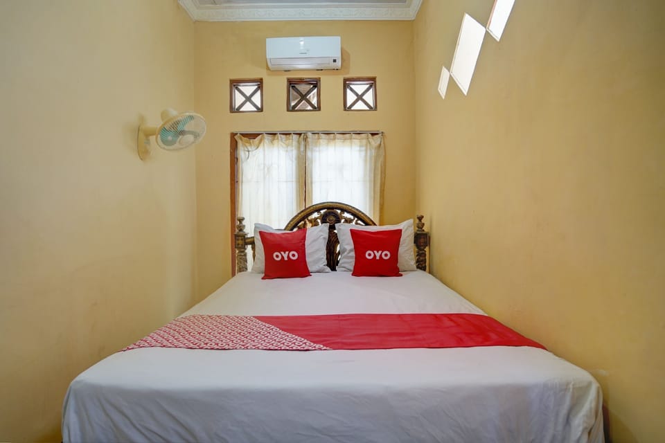 Standard Double Room | Laptop workspace, free WiFi, bed sheets
