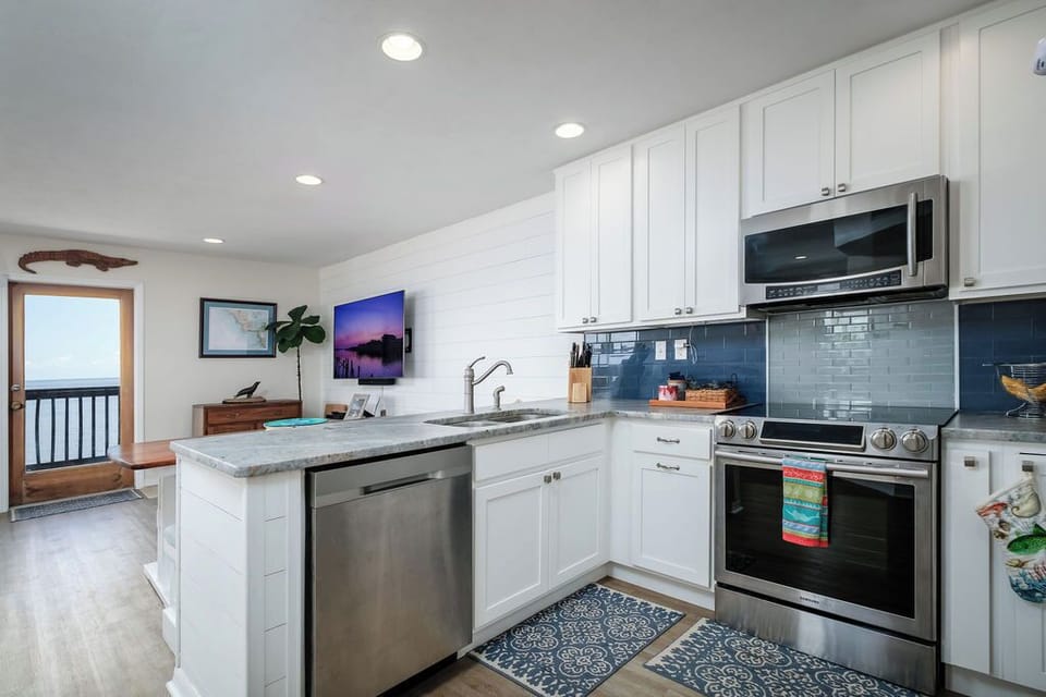 Fully Stocked Kitchen with Dishwasher