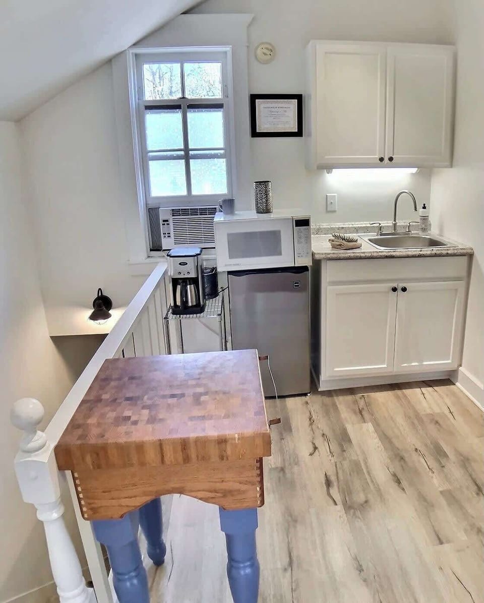 Kitchenette.