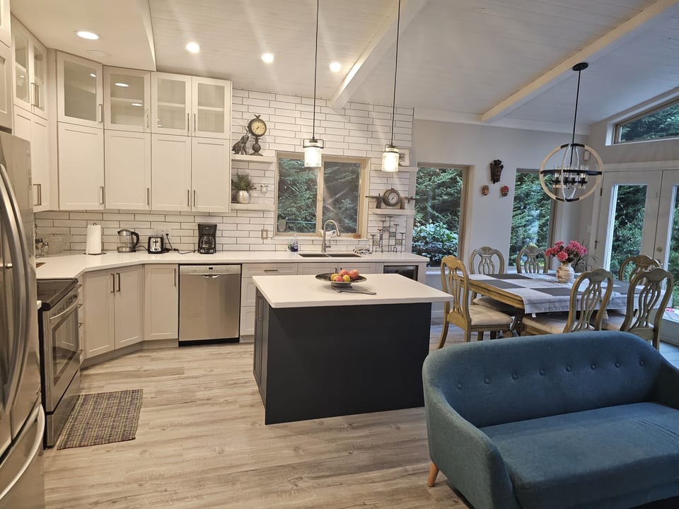 Romantic House | Private kitchen | Espresso maker, fridge, microwave, oven