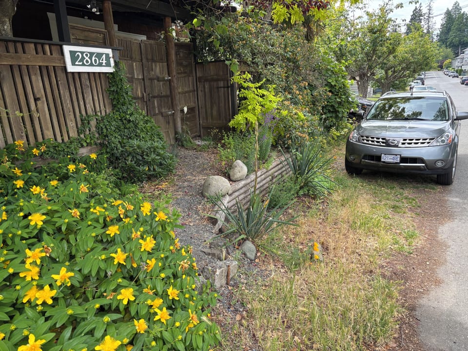 Enterance to the Studio Suite with street parking