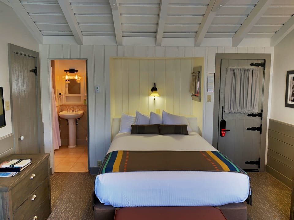 Rim Cabin (1 Queen) No A/C | Rollaway beds (surcharge), bed sheets