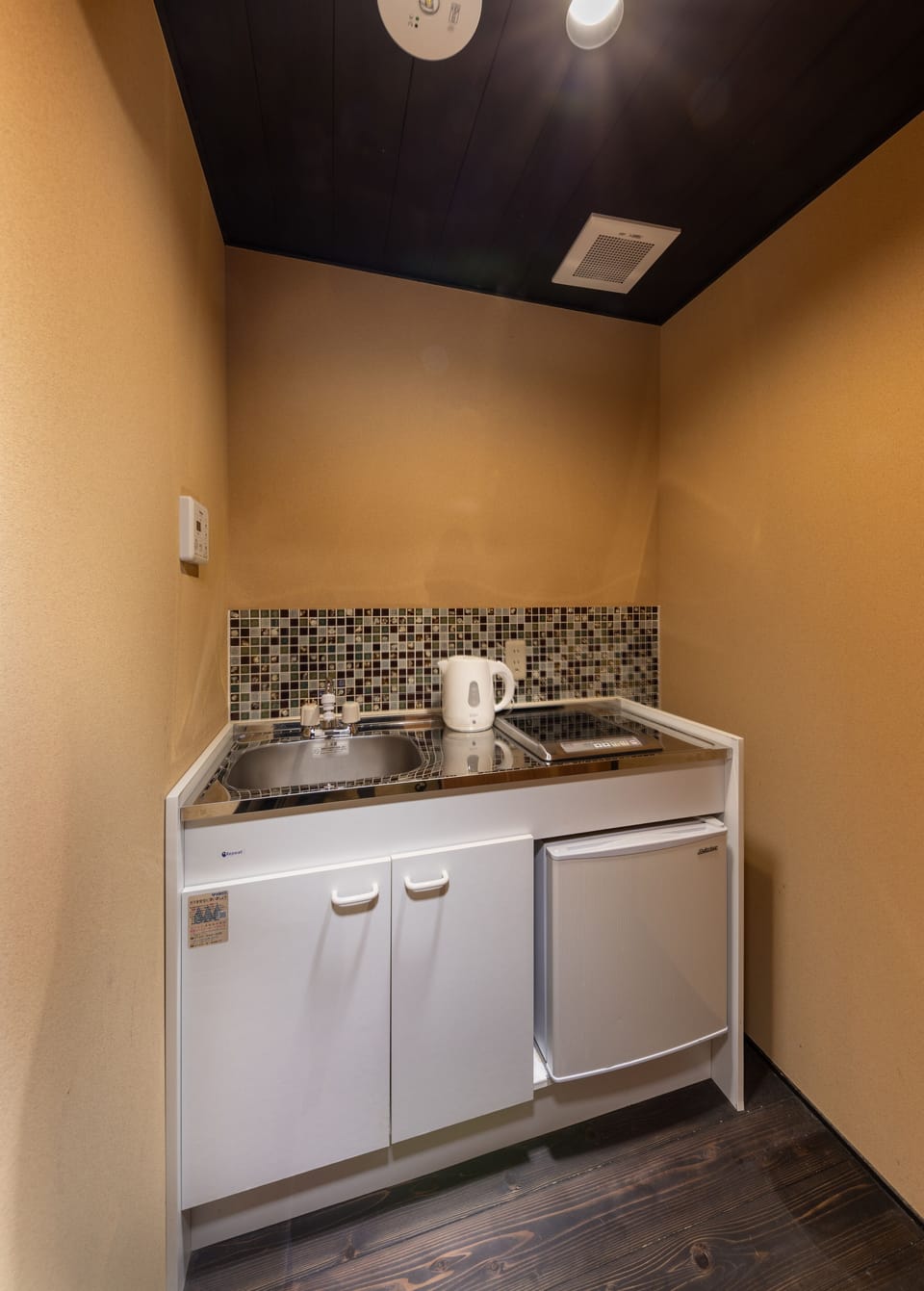 Villa | Private kitchen | Full-size fridge, microwave, stovetop, cookware/dishes/utensils
