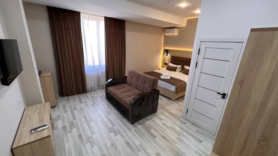 Deluxe Double Room | Premium bedding, desk, laptop workspace, WiFi (free)
