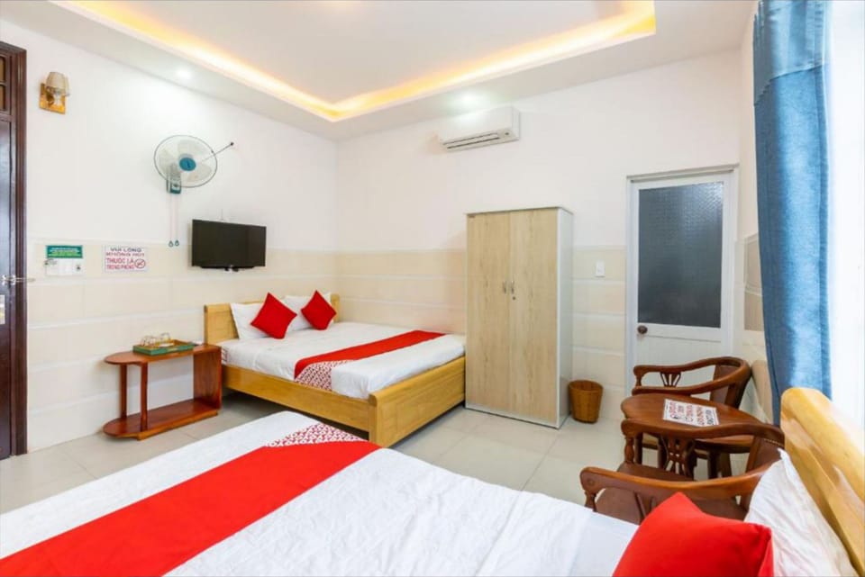 Family Quadruple Room, 2 Queen Beds | Minibar, free WiFi