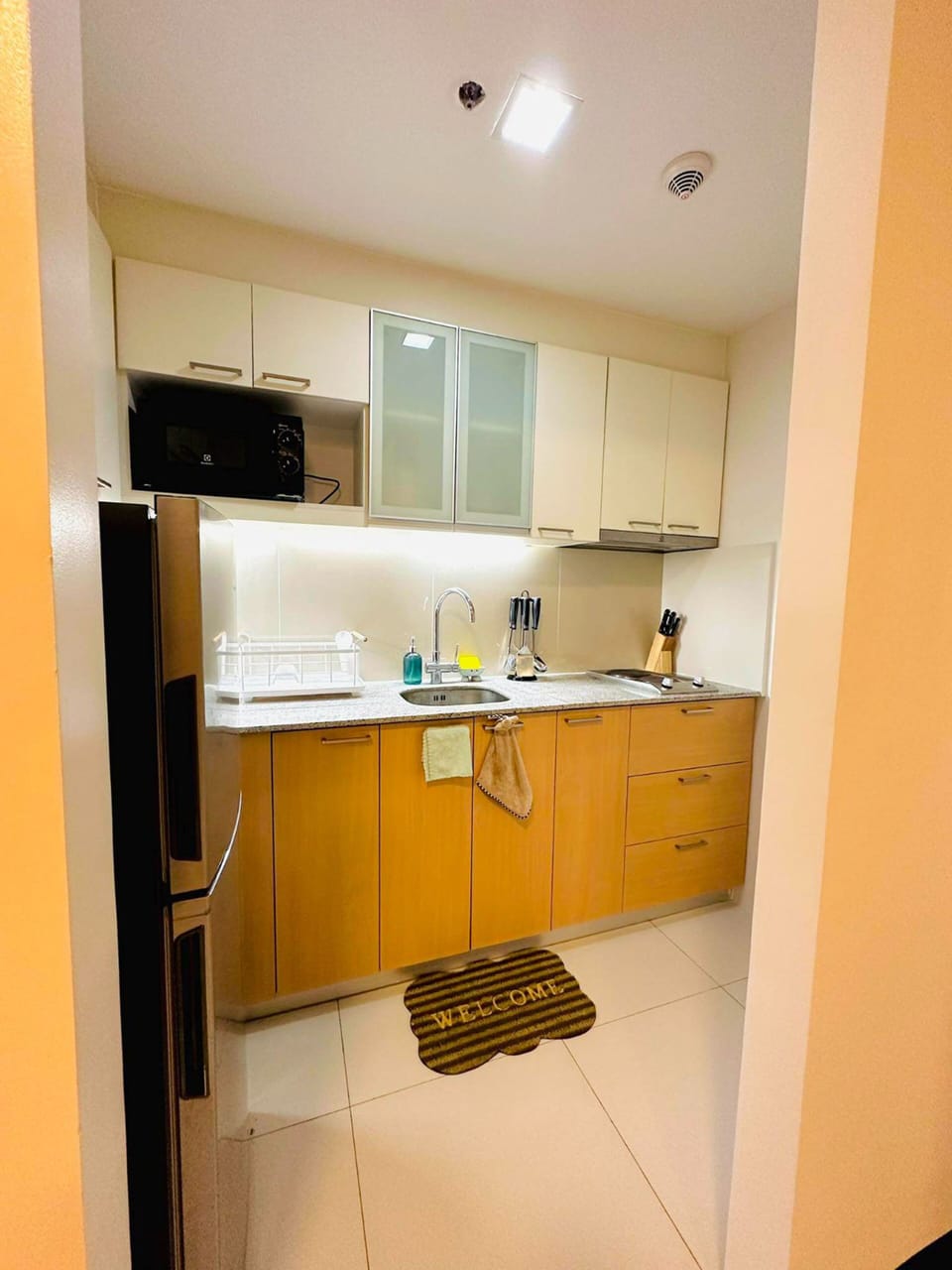 Comfort Studio Suite, 1 Bedroom | Private kitchen | Fridge, microwave, cookware/dishes/utensils, paper towels