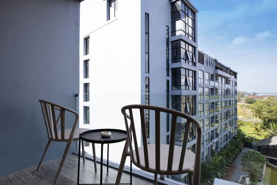 Comfort Condo | Balcony view