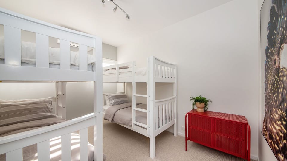 Bedroom with 2 bunk beds
