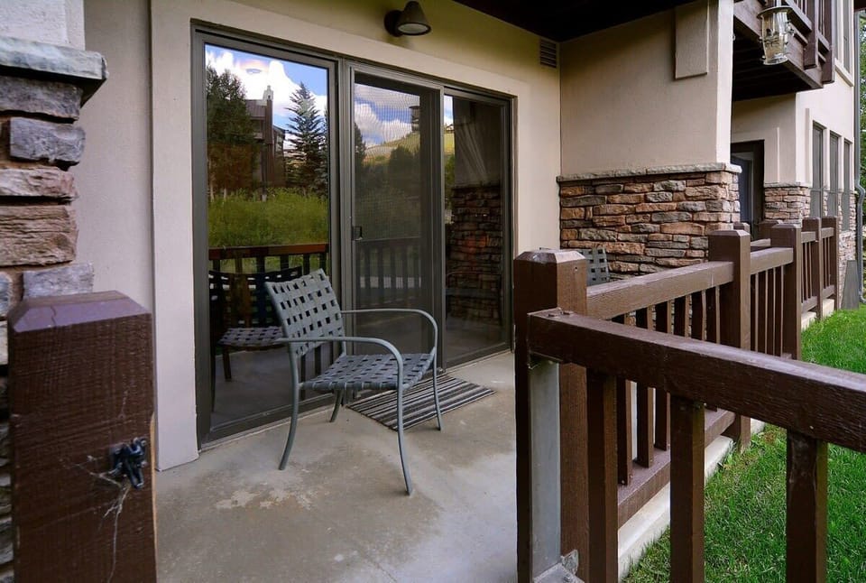 Deck off living/primary bedroom