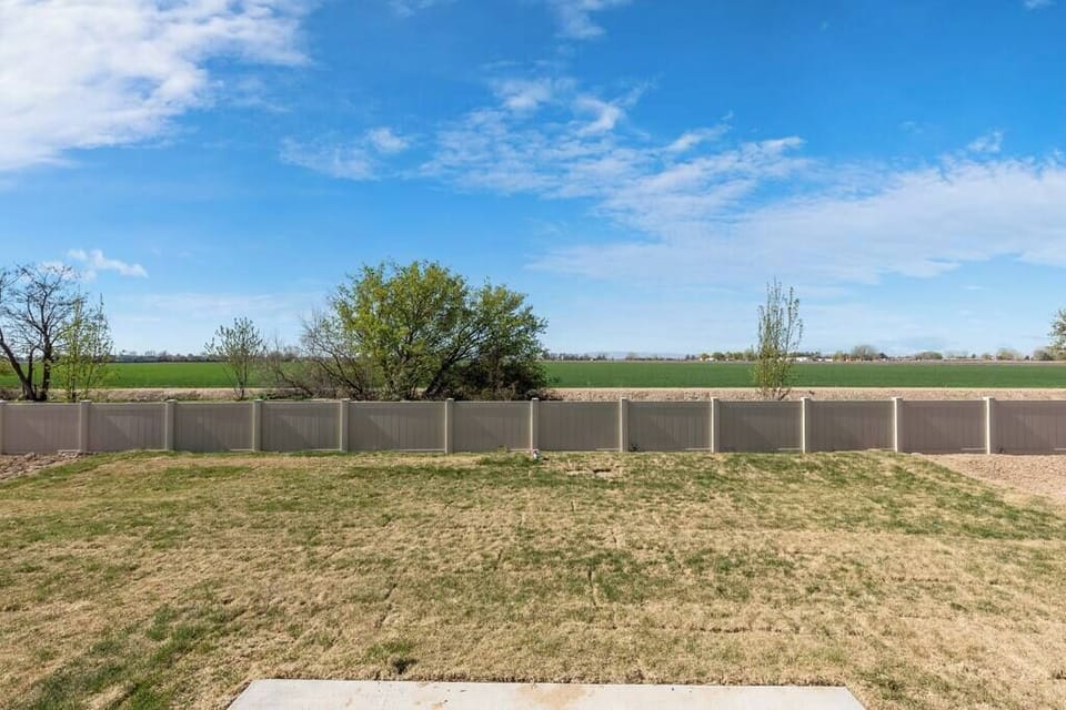 Right in the middle of the budding north Meridian community, but removed from the hustle and bustle with these wide-open spaces and views.