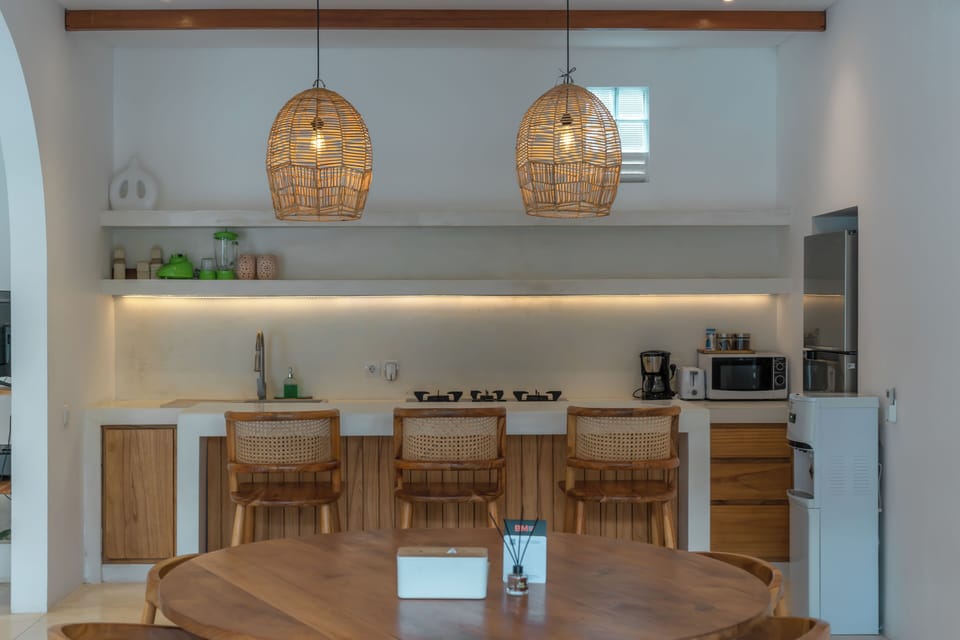 Deluxe Villa | Private kitchen | Fridge, microwave, stovetop, toaster