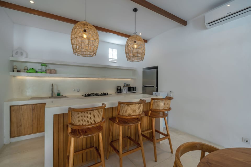 Deluxe Villa | Private kitchen | Fridge, microwave, stovetop, toaster