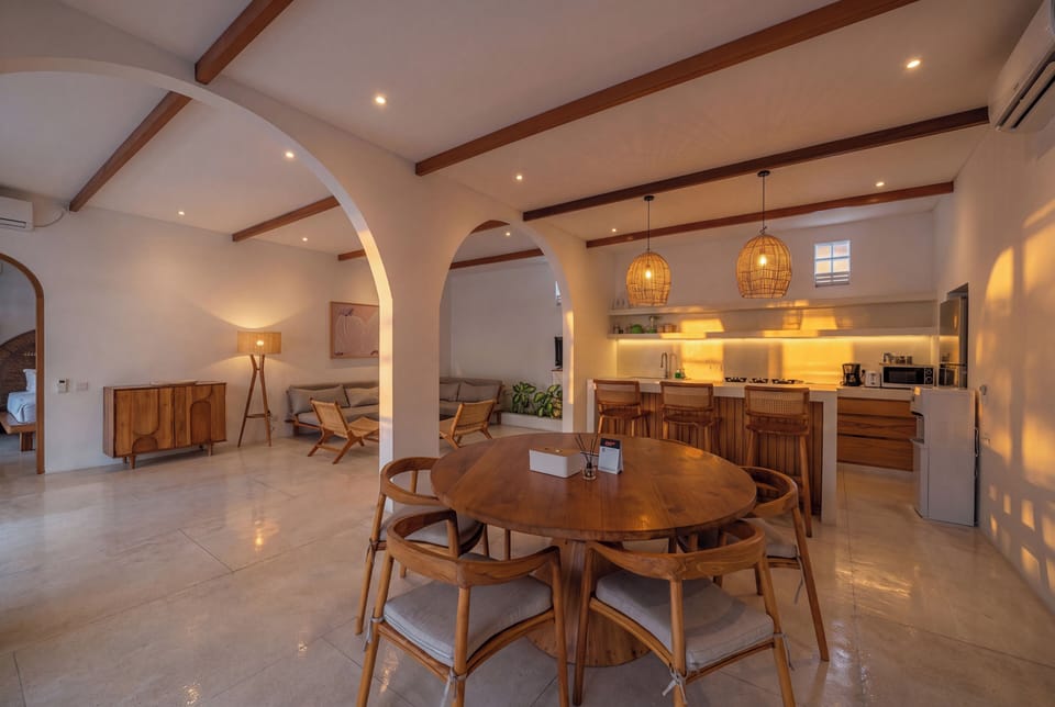 Deluxe Villa | Dining room