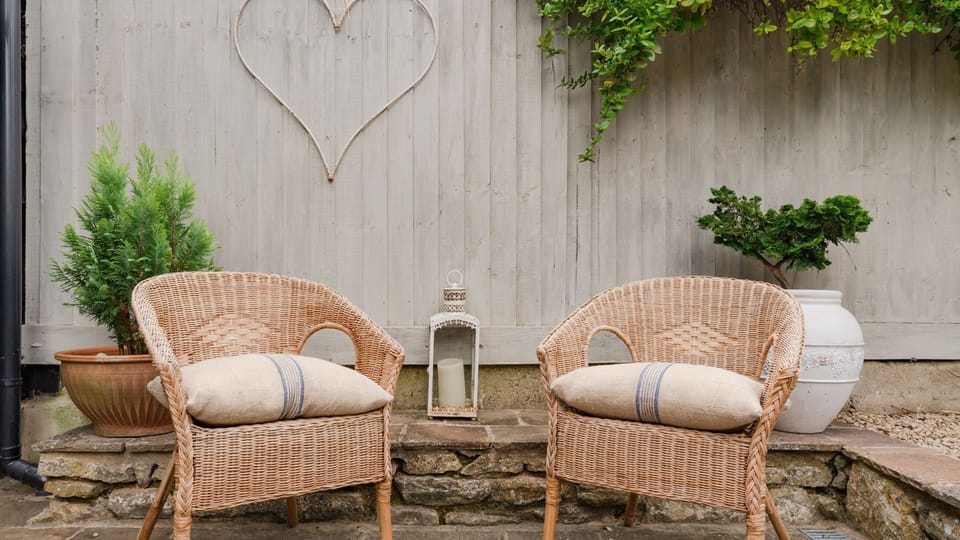 Courtyard, Buff Lodge, Bolthole Retreats