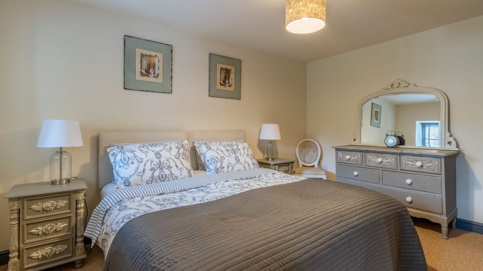 Bedroom One, Buff Lodge, Bolthole Retreats