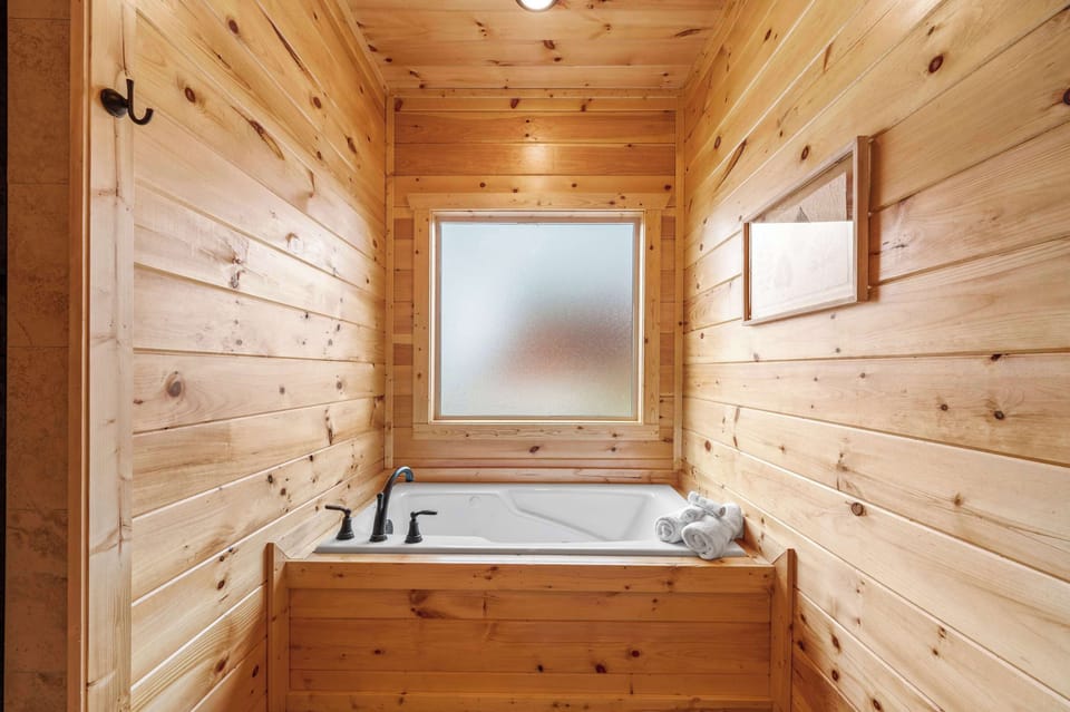 Master ensuite Jacuzzi tub main level