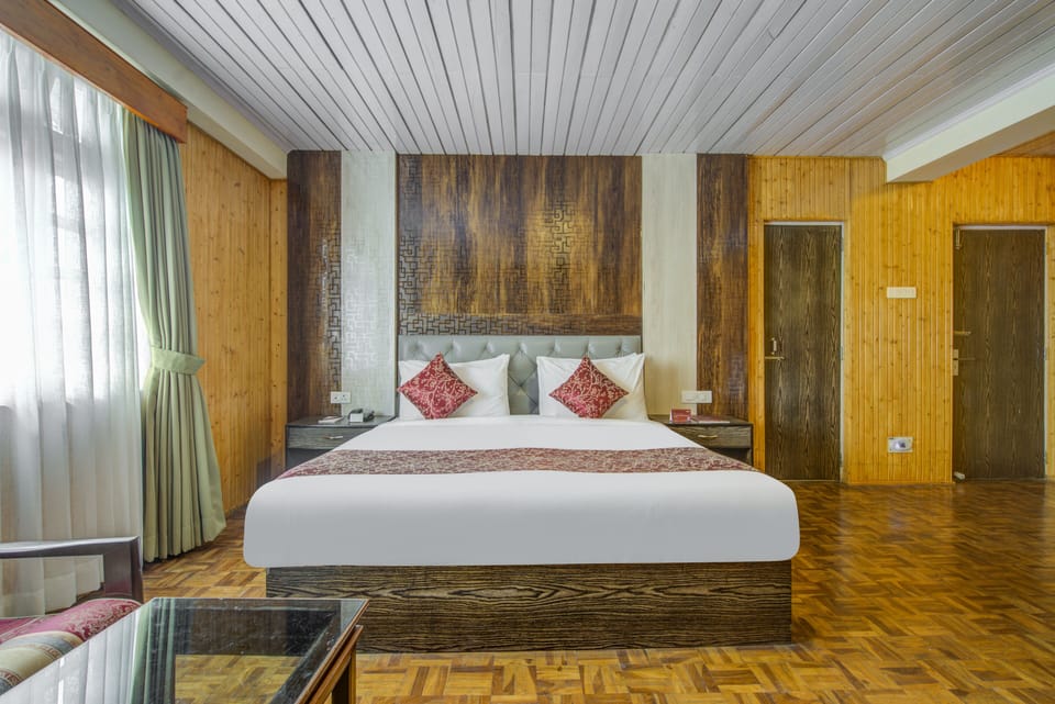 Premium Room | Soundproofing, iron/ironing board (on request), WiFi (free)