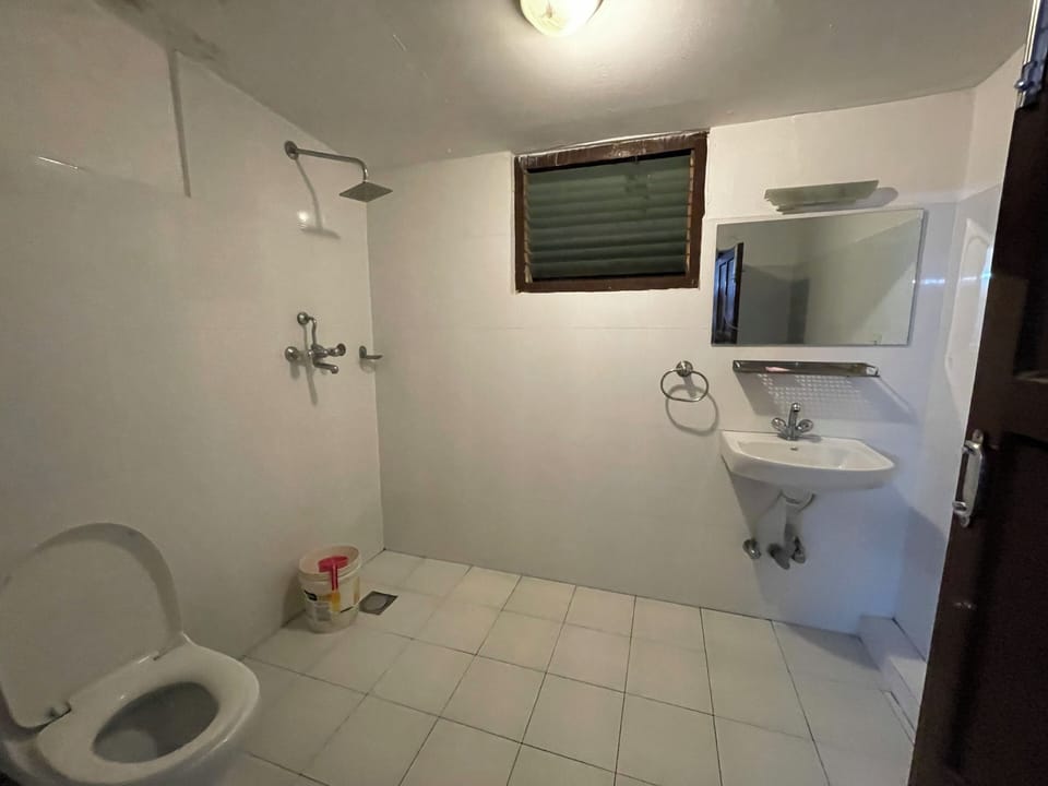 Deluxe Double or Twin Room | Bathroom | Shower, slippers, towels, soap