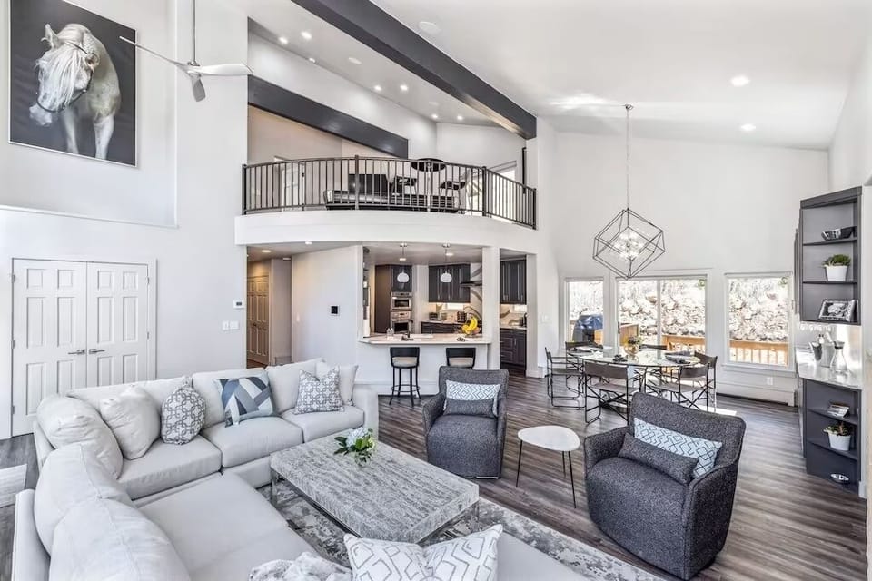 Duplex, 4 Bedrooms | Living area | Smart TV