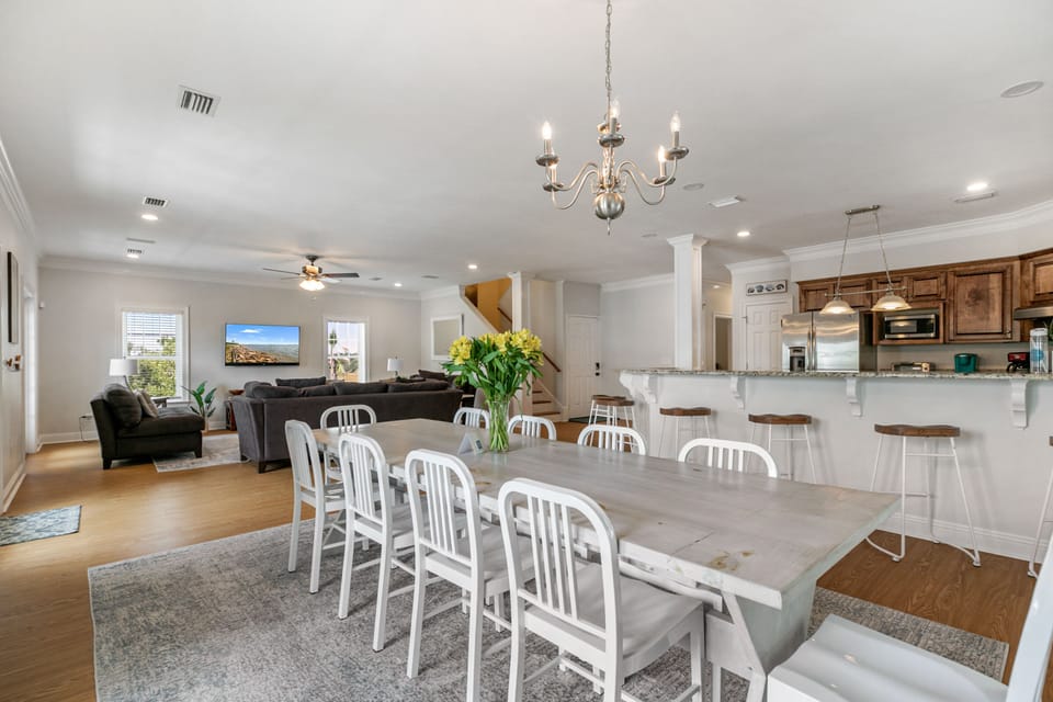 Signature House, 5 Bedrooms, Balcony, Beach View | In-room dining