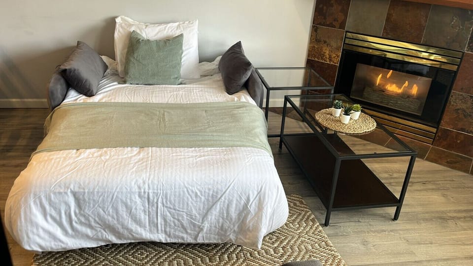 Sofa bed pulls out to sleep additional 1 person!