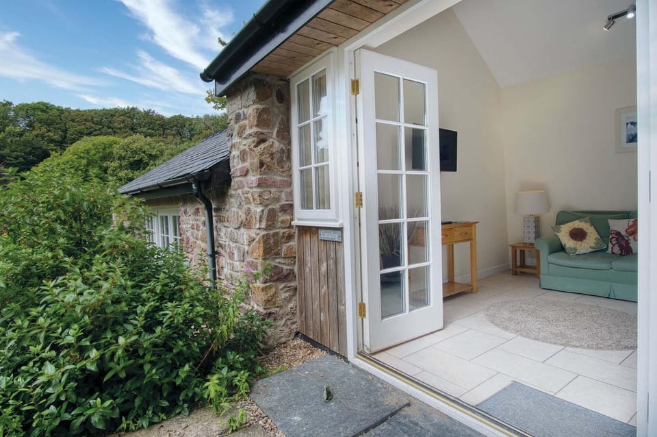 Caradog - 1 Bedroom - St Ishmael's (21136)