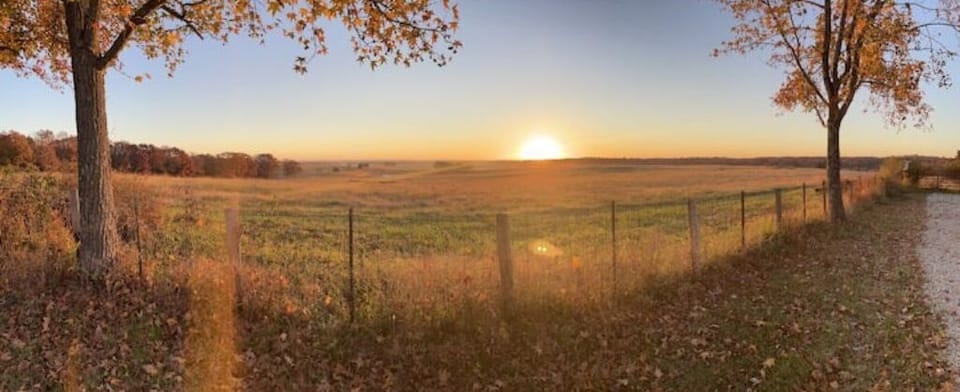 5 mile private view to the east.