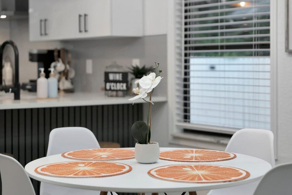 Luxury House | In-room dining