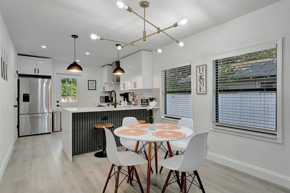 Luxury House | In-room dining