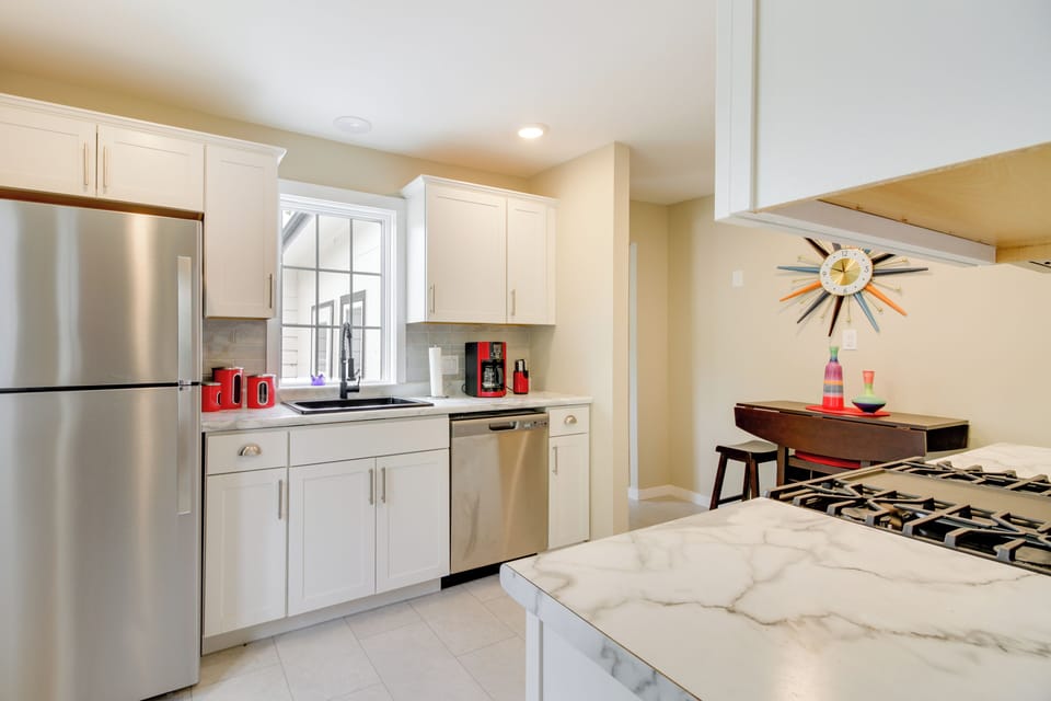 Kitchen | Keyless Entry | Walkable Location