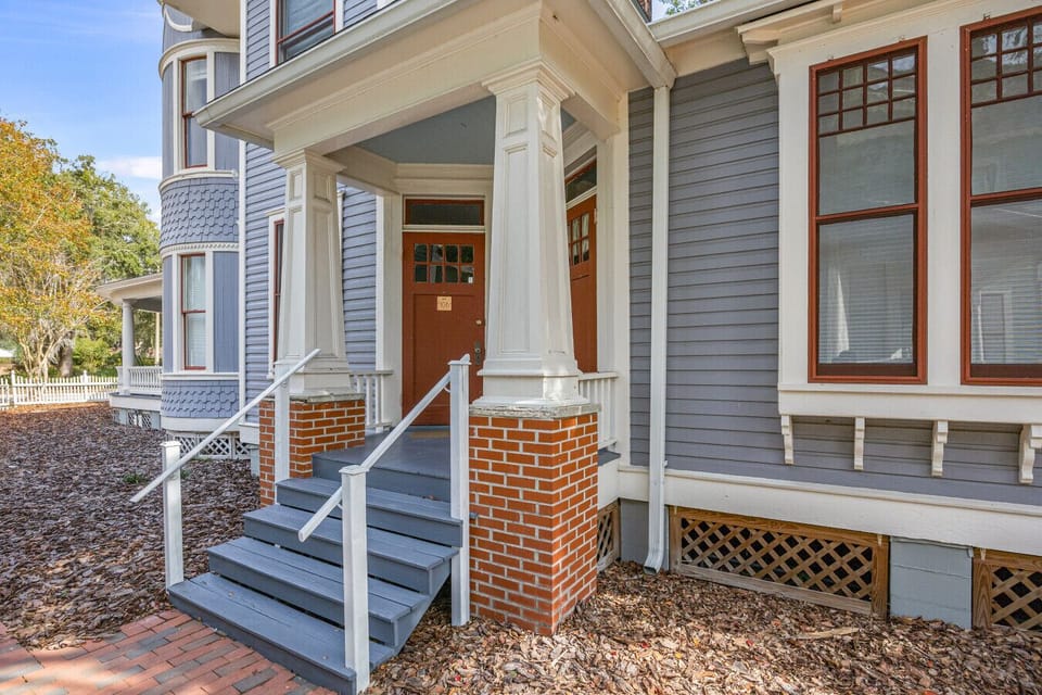Private entrance to the apartment