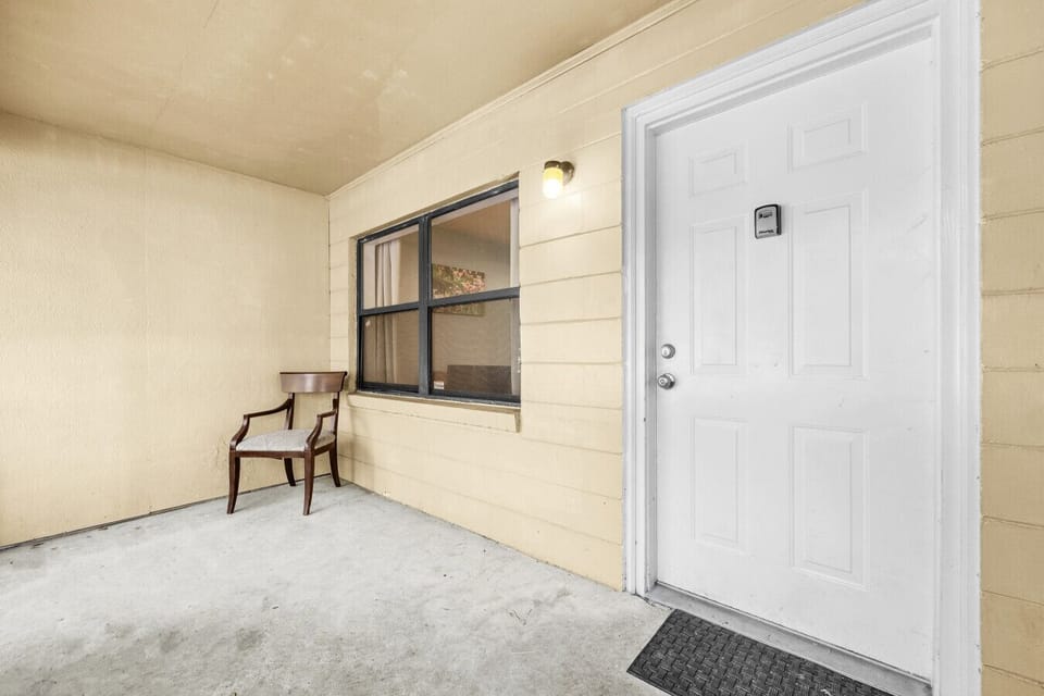 Screened in front entrance