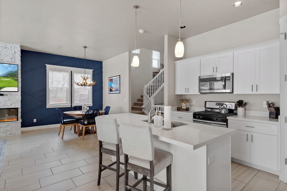 Gas cooktop and modern appliances