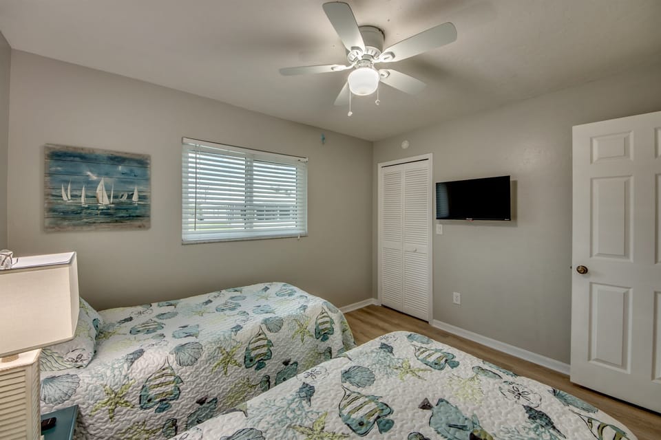 Twin room Has TV