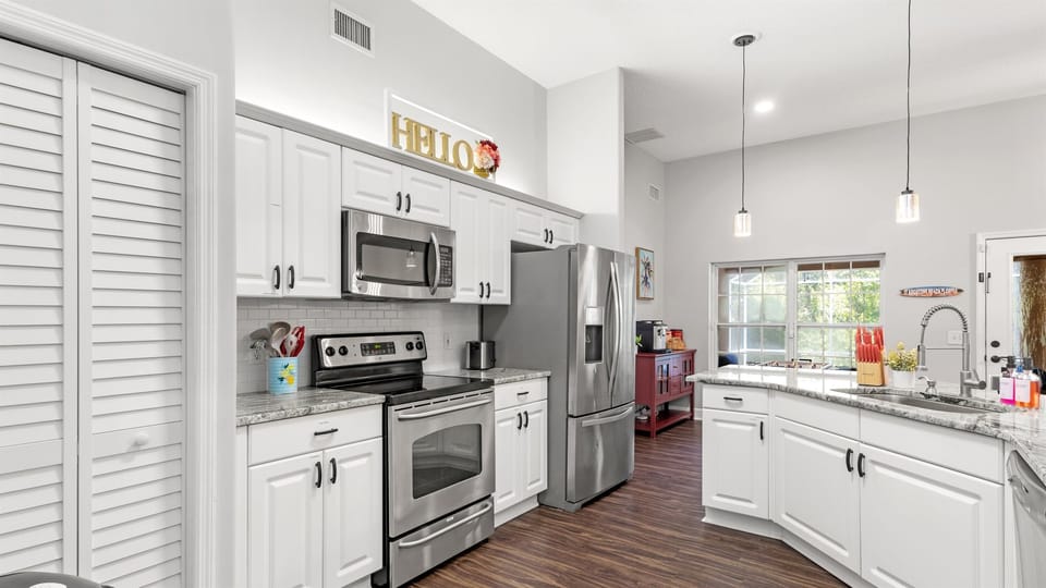 A home away from home starts here—our well-stocked kitchen is ready for any occasion, whether it’s a quick breakfast, a shared family dinner, or late-night snacks. Thoughtfully equipped so you can focus on making memories together.