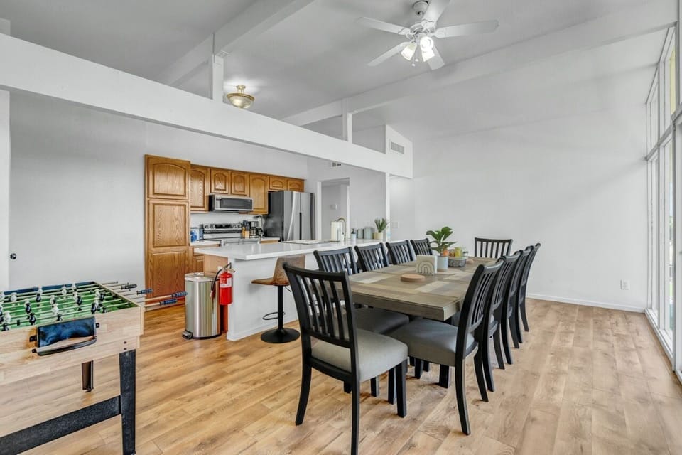 Kitchen with glass walls for visual splendor, high ceilings & entertainment