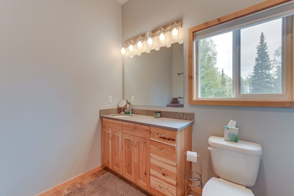 Full Bathroom | 1st Floor | Hair Dryer